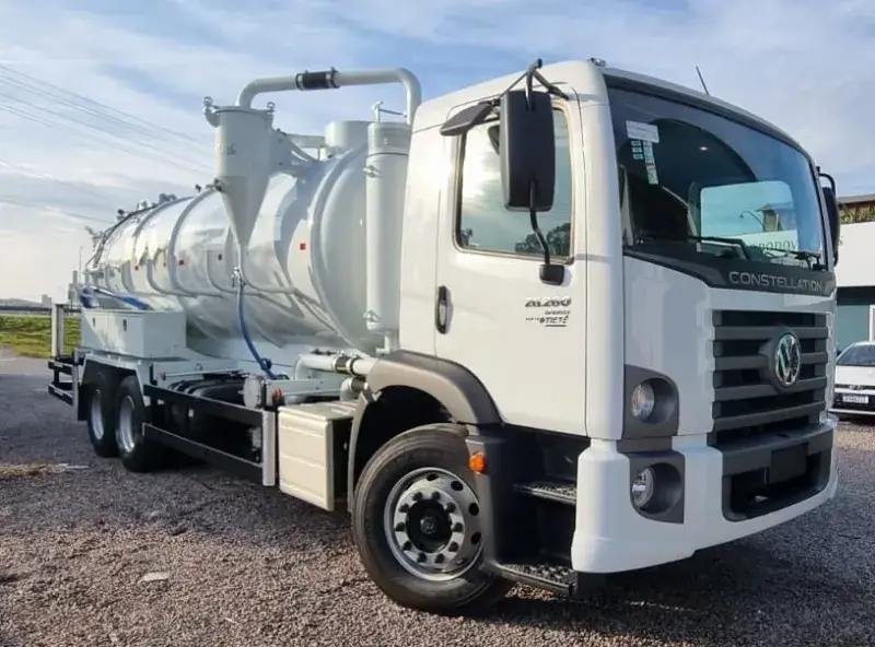 Imagem ilustrativa de Caminhão limpa fossa e hidrojato