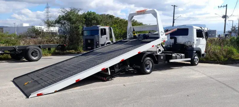 Imagem ilustrativa de Caminhão plataforma auto socorro