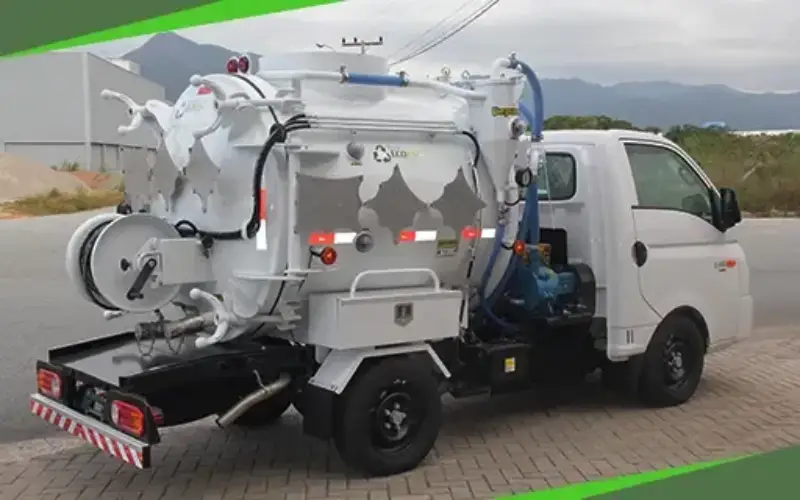 Imagem ilustrativa de Caminhão tanque de hidrojato de alta pressão